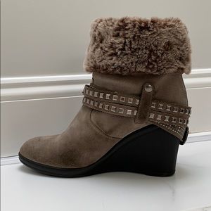Size 10 fur boot size 11